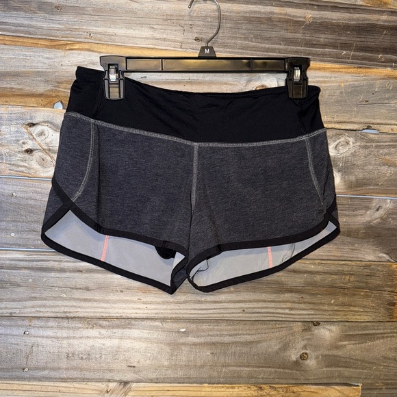 Lululemon-Speed Shorts size 4 - black, grey, orange - Picture 4 of 9